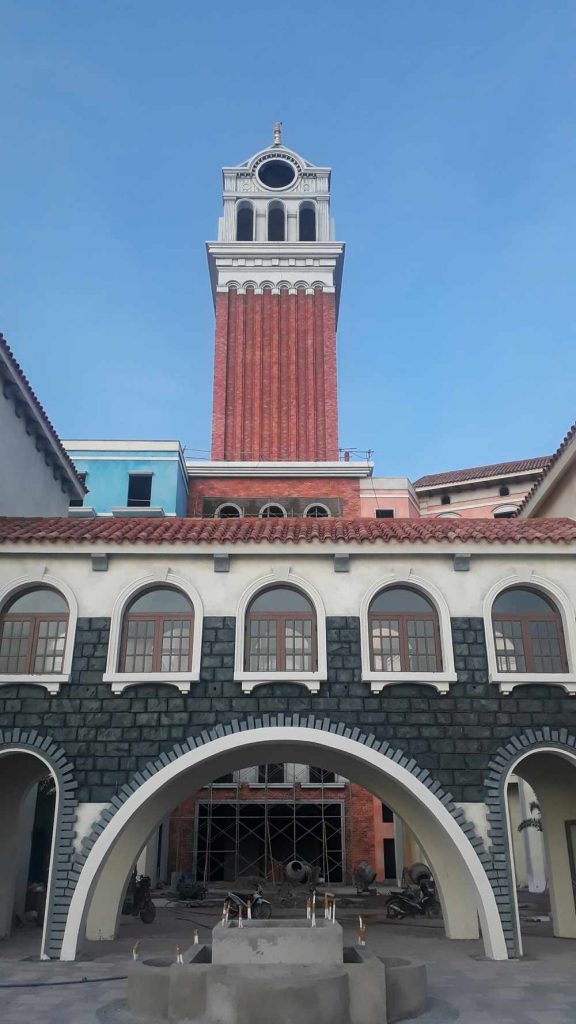 tháp đồng hồ central village