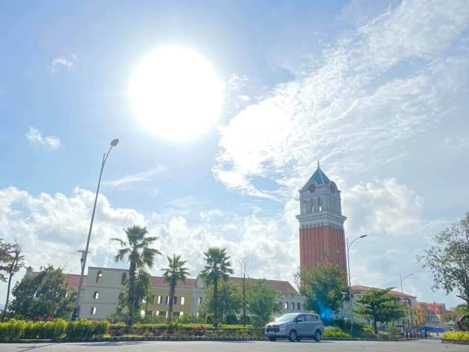 tháp đồng hồ central village