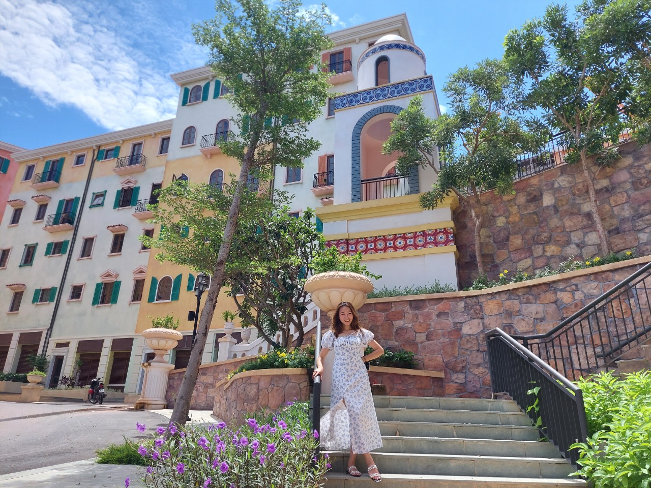Tiểu cảnh tháp chuông