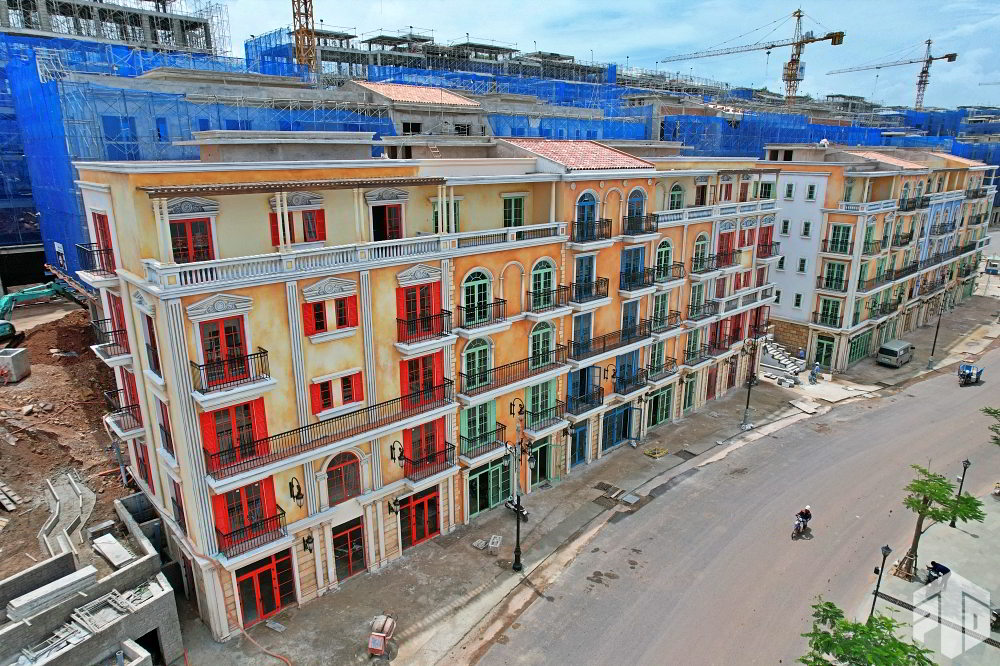 Shophouse The Center trên đường Amalfi